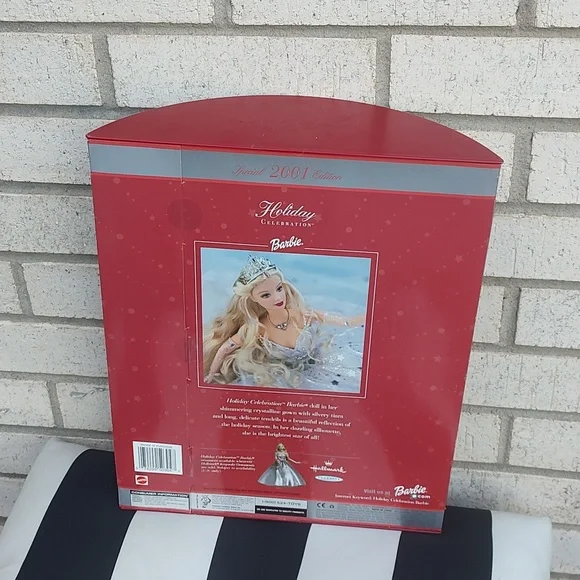 2001 Christmas Barbie - Picture 6 of 10